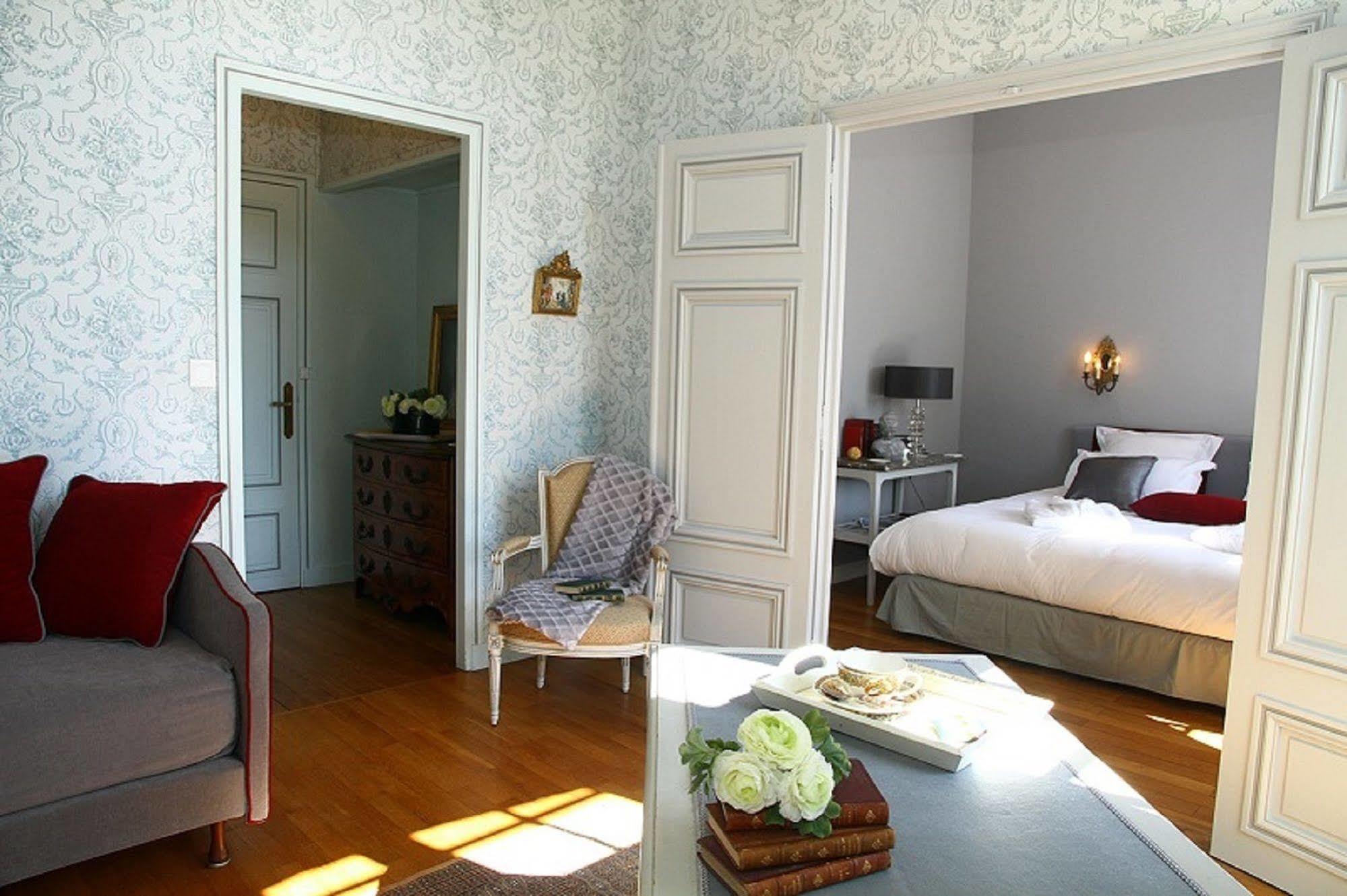 Château de la Giraudière Villeny Esterno foto