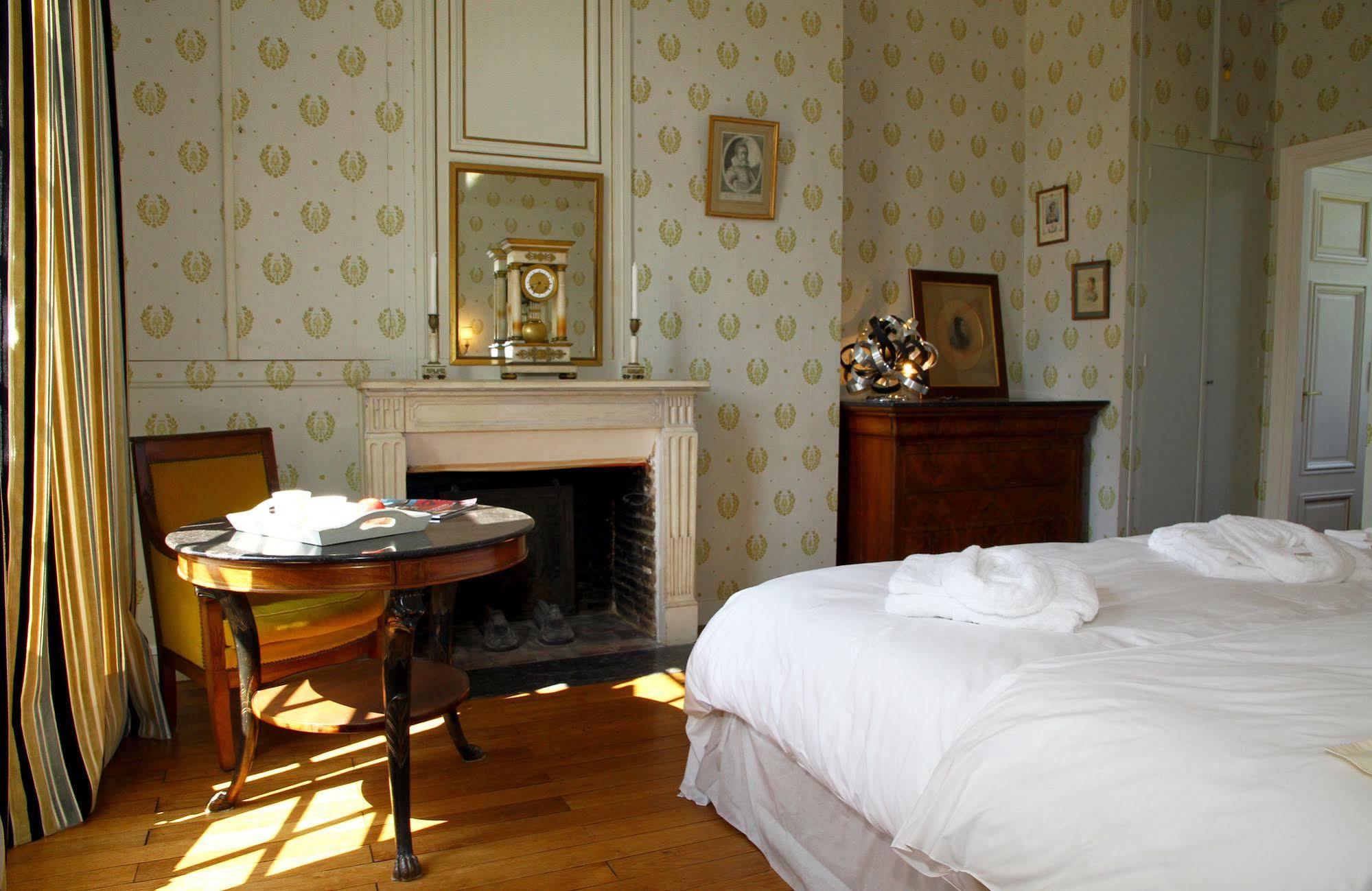 Château de la Giraudière Villeny Esterno foto